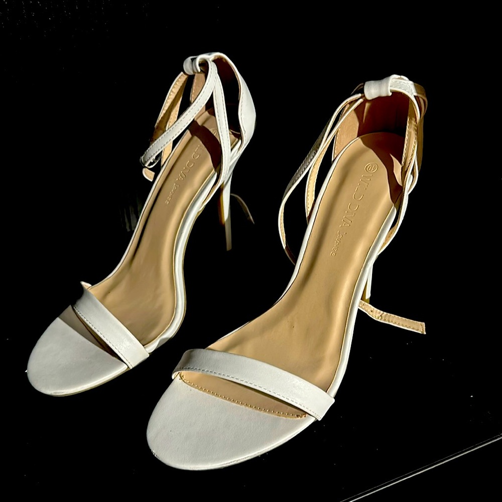 new Windsor size 10 thin strap white open toe heels